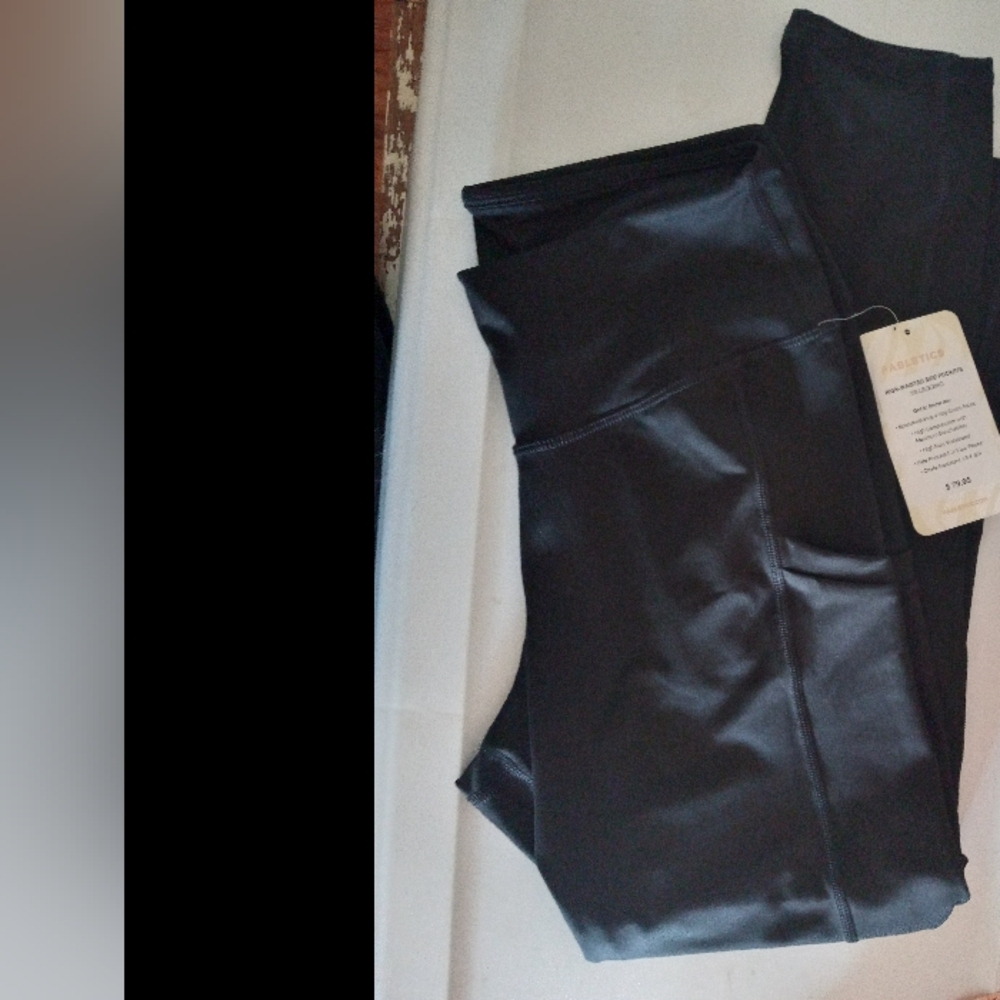 PowerHold® High-Waisted LeggingThe high-waisted legging - Picture 8 of 9